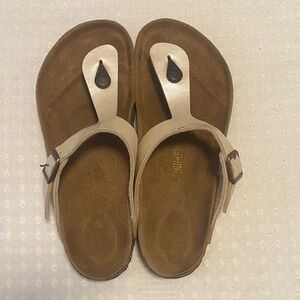 Birkenstock Gizeh thong Women's Sandals in Cream and Brown